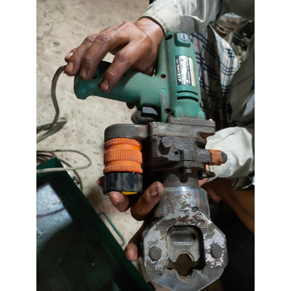 Bấm cos thủy lực hàng Nhật bãi