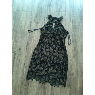 Đầm GUESS ren thêu cổ yếm size 0, 2