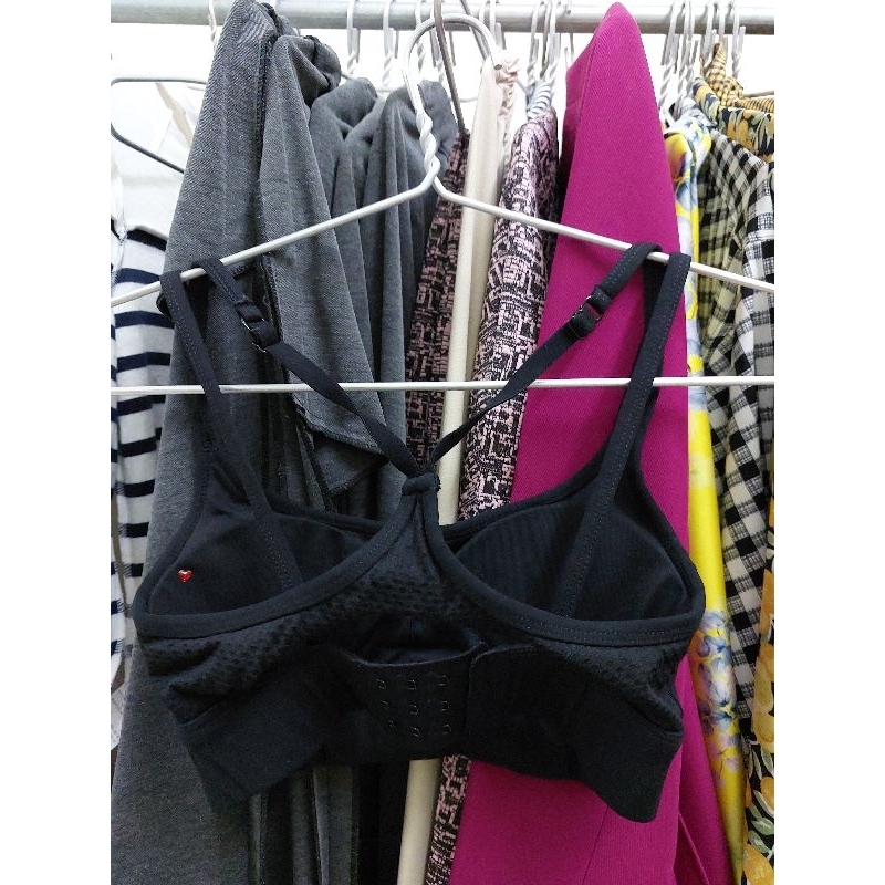 Áo lót size XS và size S.