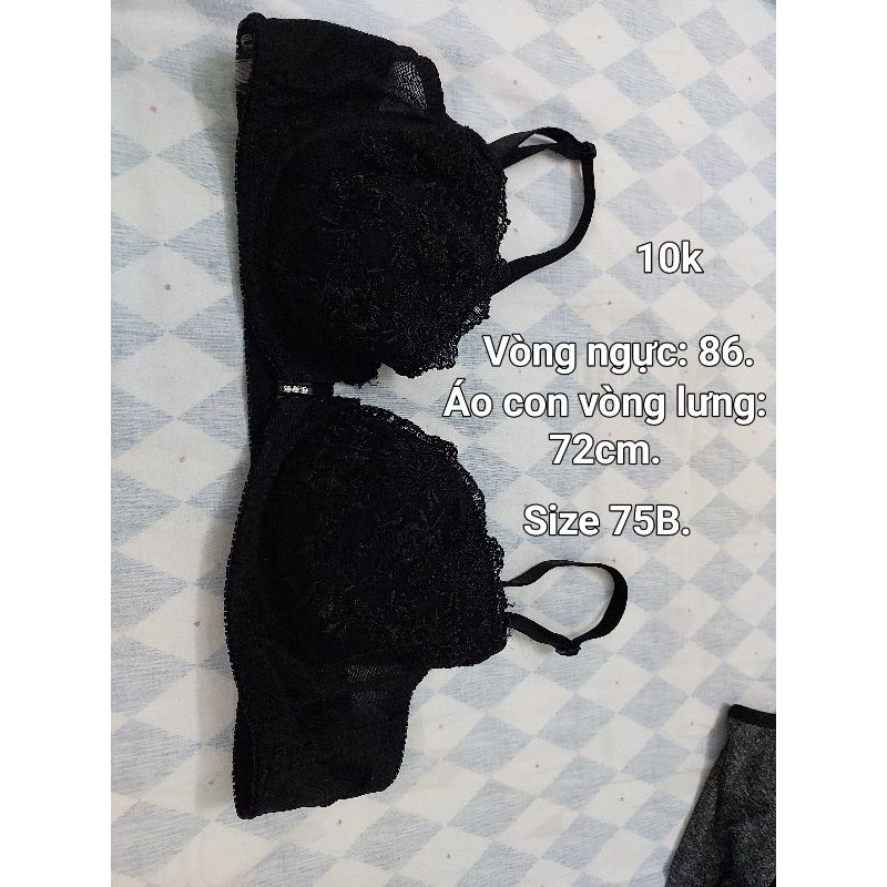 Áo lót size XS và size S.