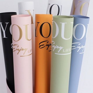 Tập 20 tờ giấy gói hoa chữ I LOVE YOU loại đẹp