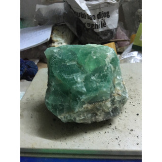 100gr đá thô màu xanh lá fluorite