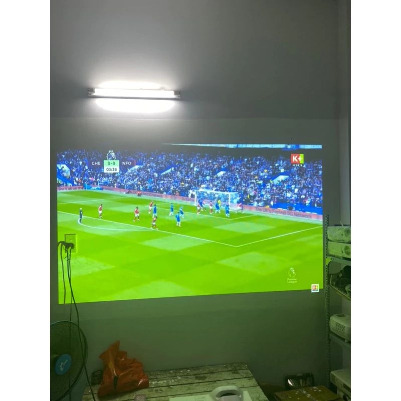 Máy chiếu gần Panasonic PT-TW351R mới dùng chưa đến 300 giờ, hình ảnh rất sắc nét, độ phân giải HD,