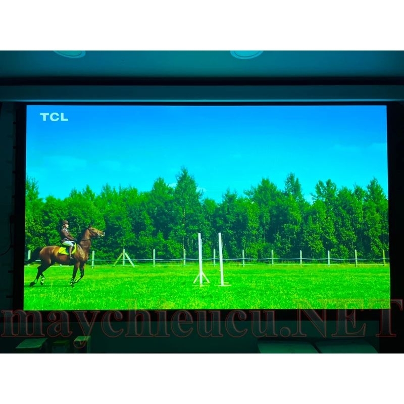 Máy chiếu gần Panasonic PT-TW351R mới dùng chưa đến 300 giờ, hình ảnh rất sắc nét, độ phân giải HD,