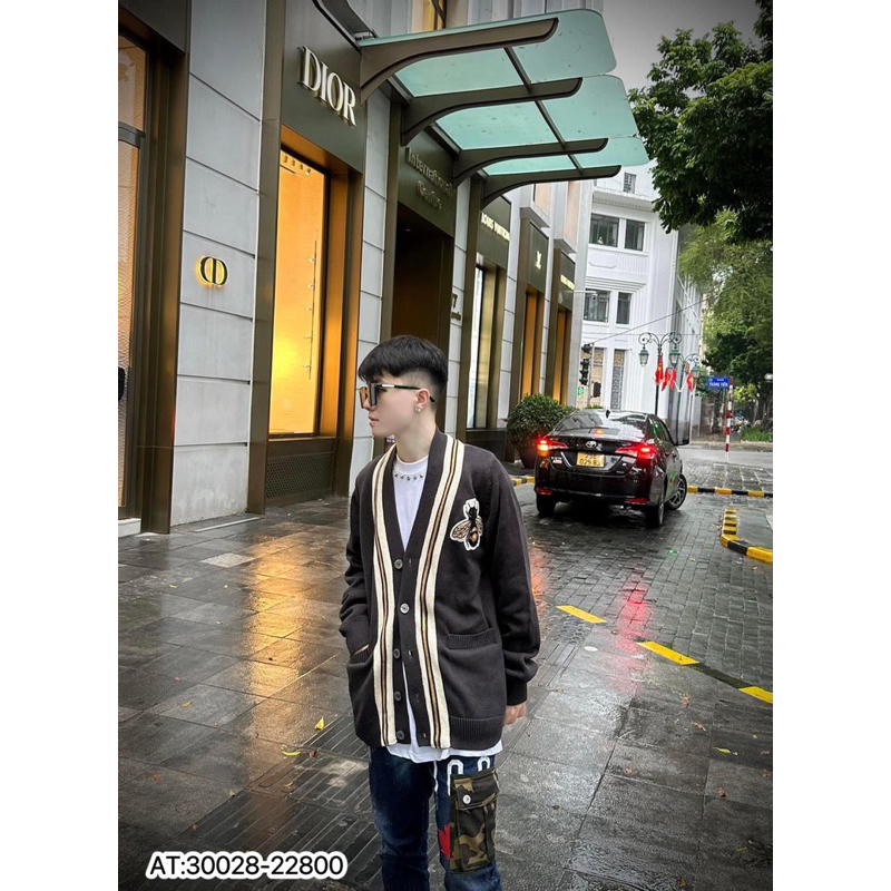 Áo khoác cardigan gc thêu ong đơn giản,áo cardigan thêu ong gc vải len mỏng mặc khoác nhẹ mùa đông