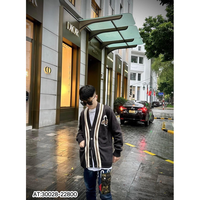 Áo khoác cardigan gc thêu ong đơn giản,áo cardigan thêu ong gc vải len mỏng mặc khoác nhẹ mùa đông
