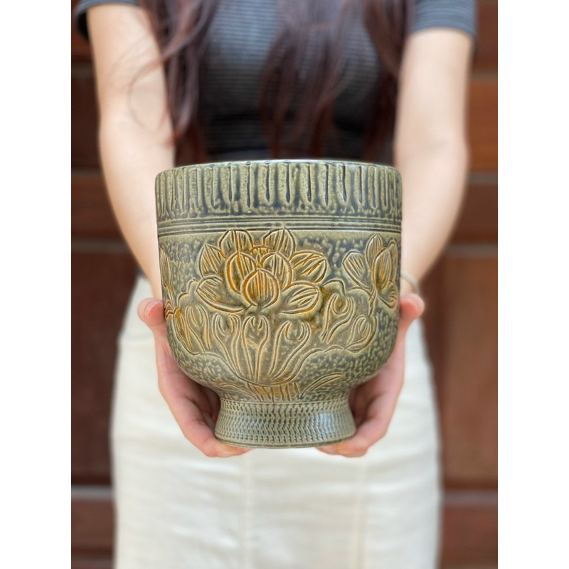 Bình gốm cắm hoa dáng đài sen lọ hoa cute men xanh khắc chìm họa tiết hoa sen gốm sứ Bát Tràng | ThaoGomDecor