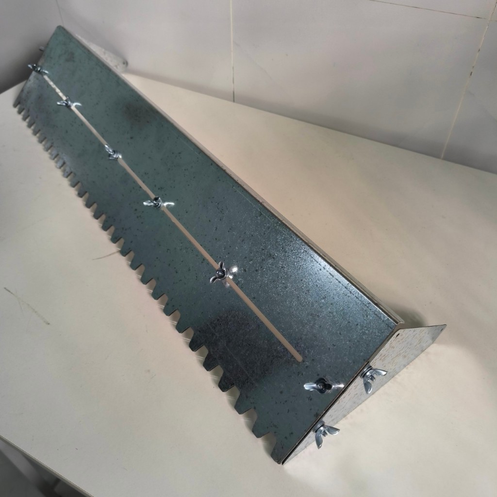 Máng kéo răng cưa ốp lát