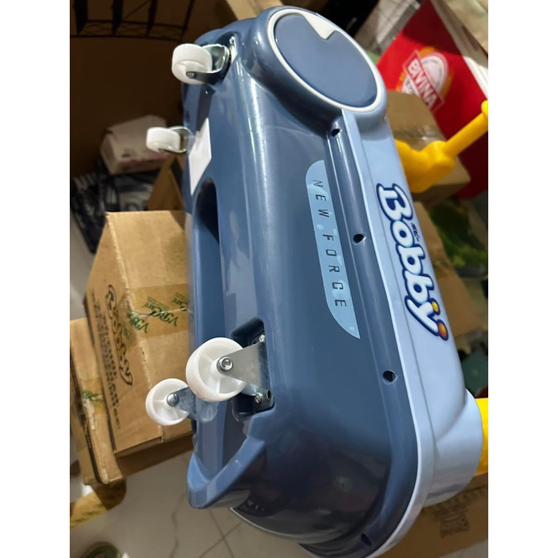 Xe chòi chân tàu vũ trụ bobby