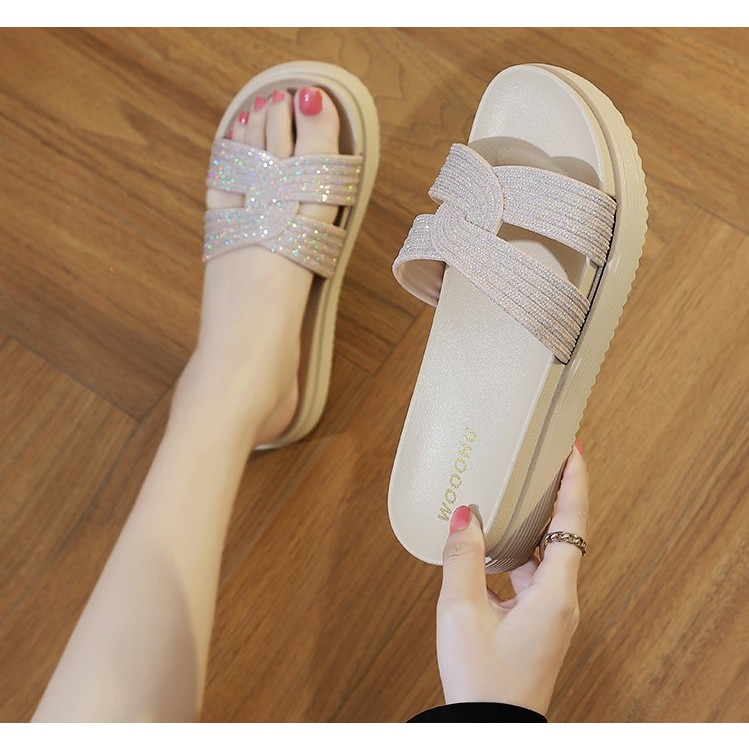 Dép bánh mì quai chéo đế bằng đúc cao dép kiểu mới thời trang phủ kim tuyến sang trọng siêu mềm, êm chân DN48