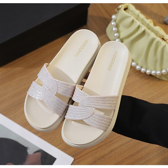 Dép bánh mì quai chéo đế bằng đúc cao dép kiểu mới thời trang phủ kim tuyến sang trọng siêu mềm, êm chân DN48