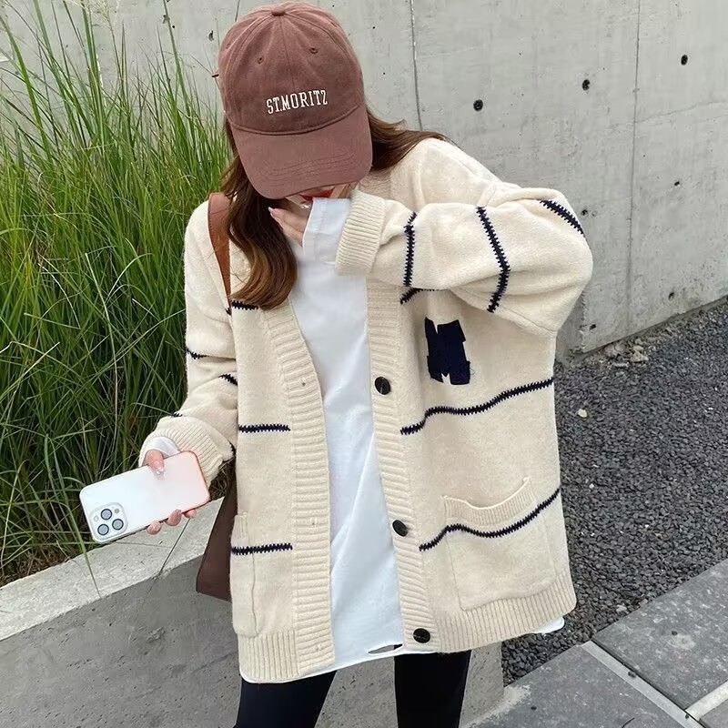 Áo khoác len nữ hình con bướm cực xinh phong cách Hàn Quốc vải dày thoáng mát