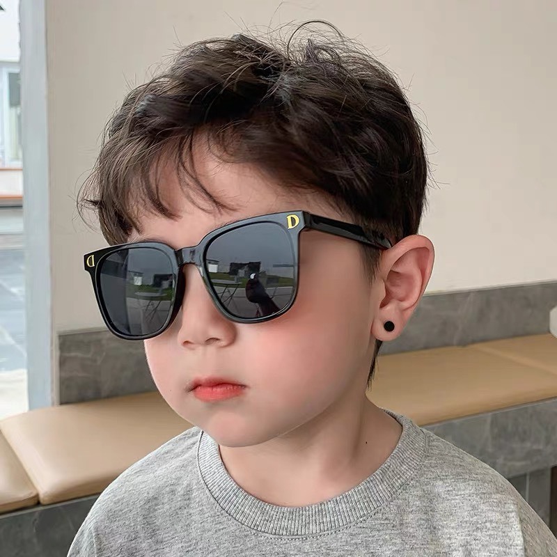 Kinh UNISEX CHỮ D Hot Hit Cho Bé