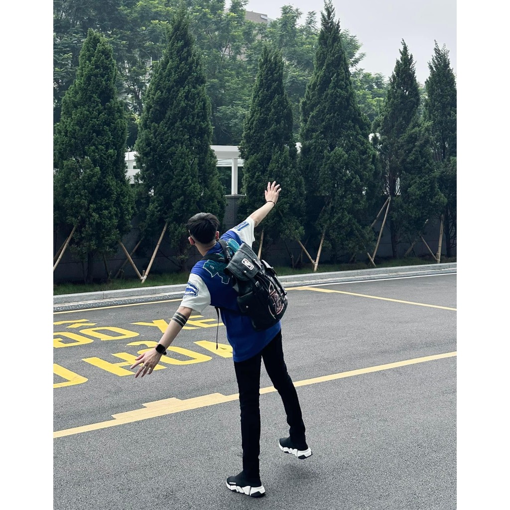 Áo Phông Nam Nữ Cổ Tròn Eo Vì Xanh Pha Tay Trắng In Chữ Số 1954 Logo Mặt Cá . Ao Thun Siêu Cấp Dành Cho Boy Phố Hot 2023