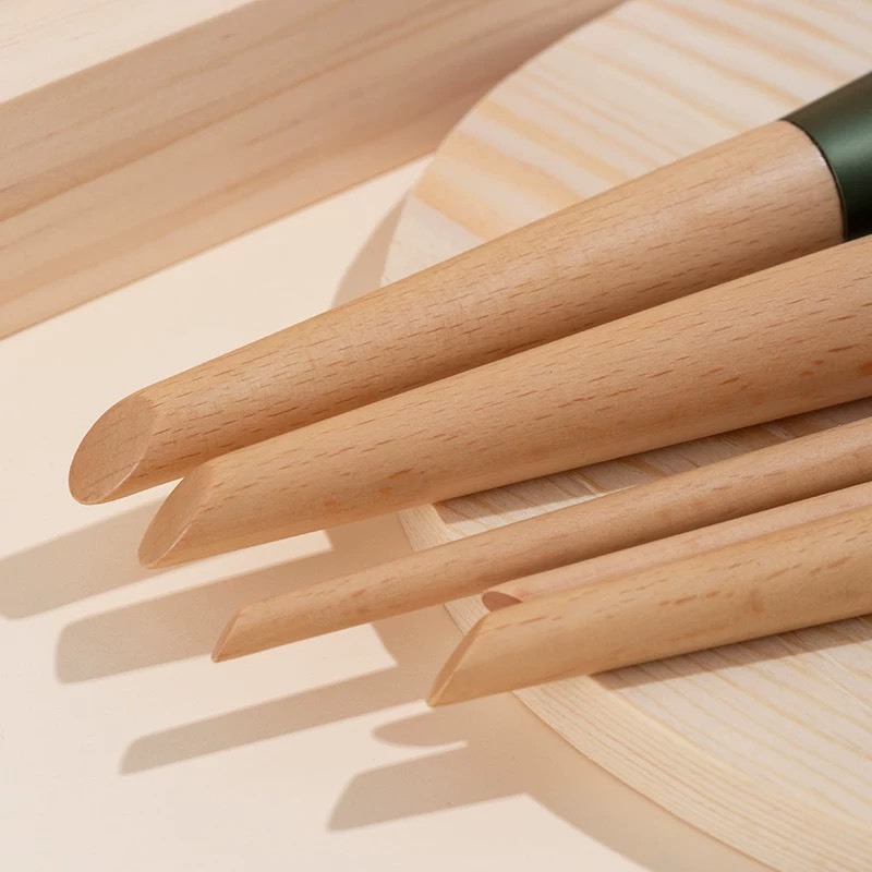 Bộ Cọ Trang Điểm Cá Nhân KIYE 10 Cây Thân Gỗ Chắc Chắn Lông Mền Kèm Túi Đựng Sang Trọng