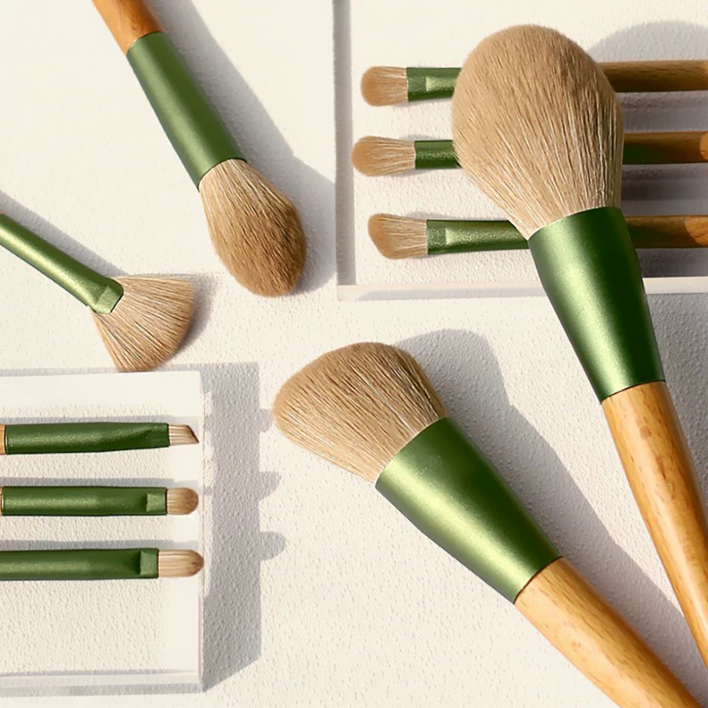 Bộ Cọ Trang Điểm Cá Nhân KIYE 10 Cây Thân Gỗ Chắc Chắn Lông Mền Kèm Túi Đựng Sang Trọng