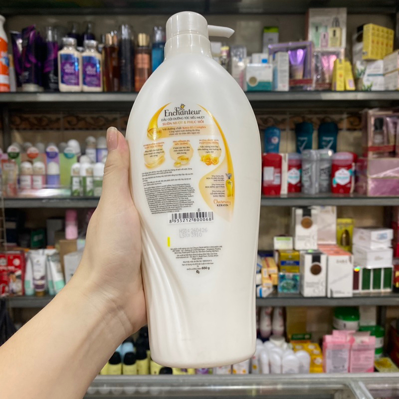 Dầu Gội Enchanteur Dưỡng Tóc Siêu Mượt Charming 650g