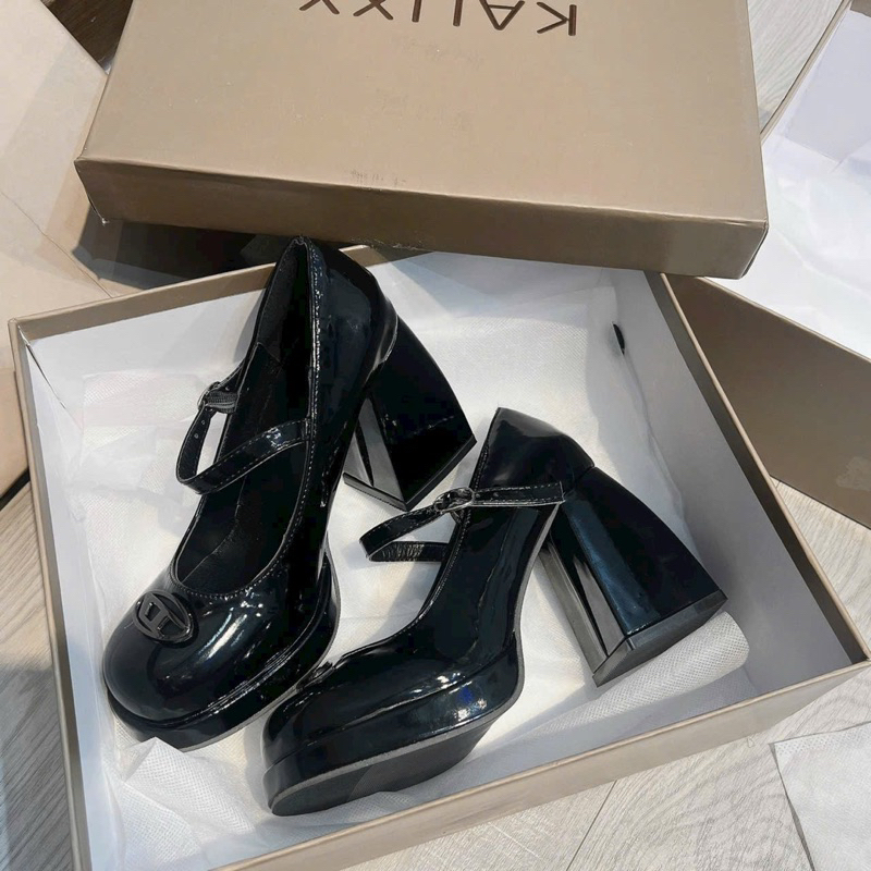 Giày gót đúp khoá D