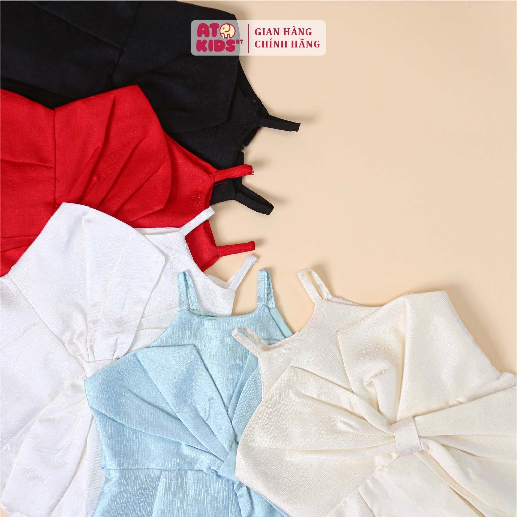 Bộ bé gái ATOKIDS dễ thương với thiết kế hai dây cùng bản nơ to trước áo tạo điểm nhấn, vui chơi thoải mái cho bé AT82