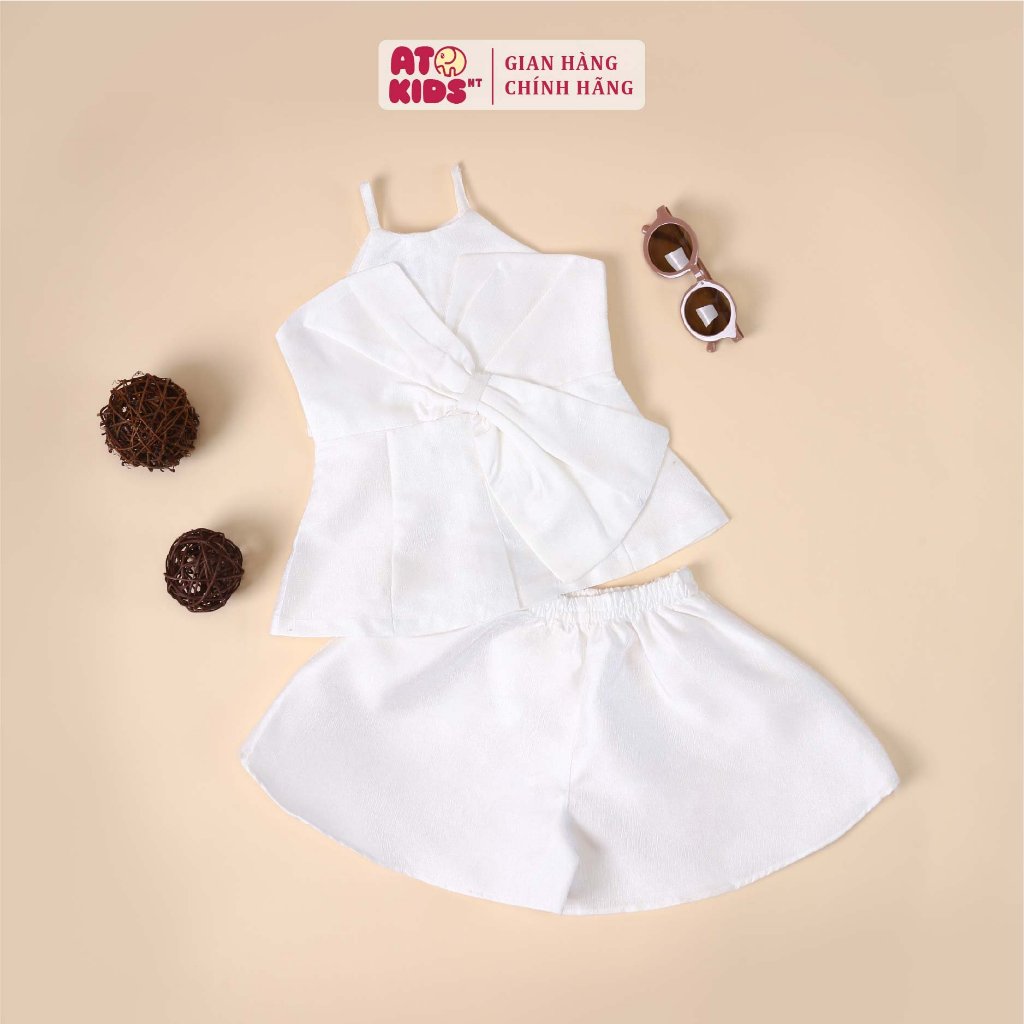 Bộ bé gái ATOKIDS dễ thương với thiết kế hai dây cùng bản nơ to trước áo tạo điểm nhấn, vui chơi thoải mái cho bé AT82