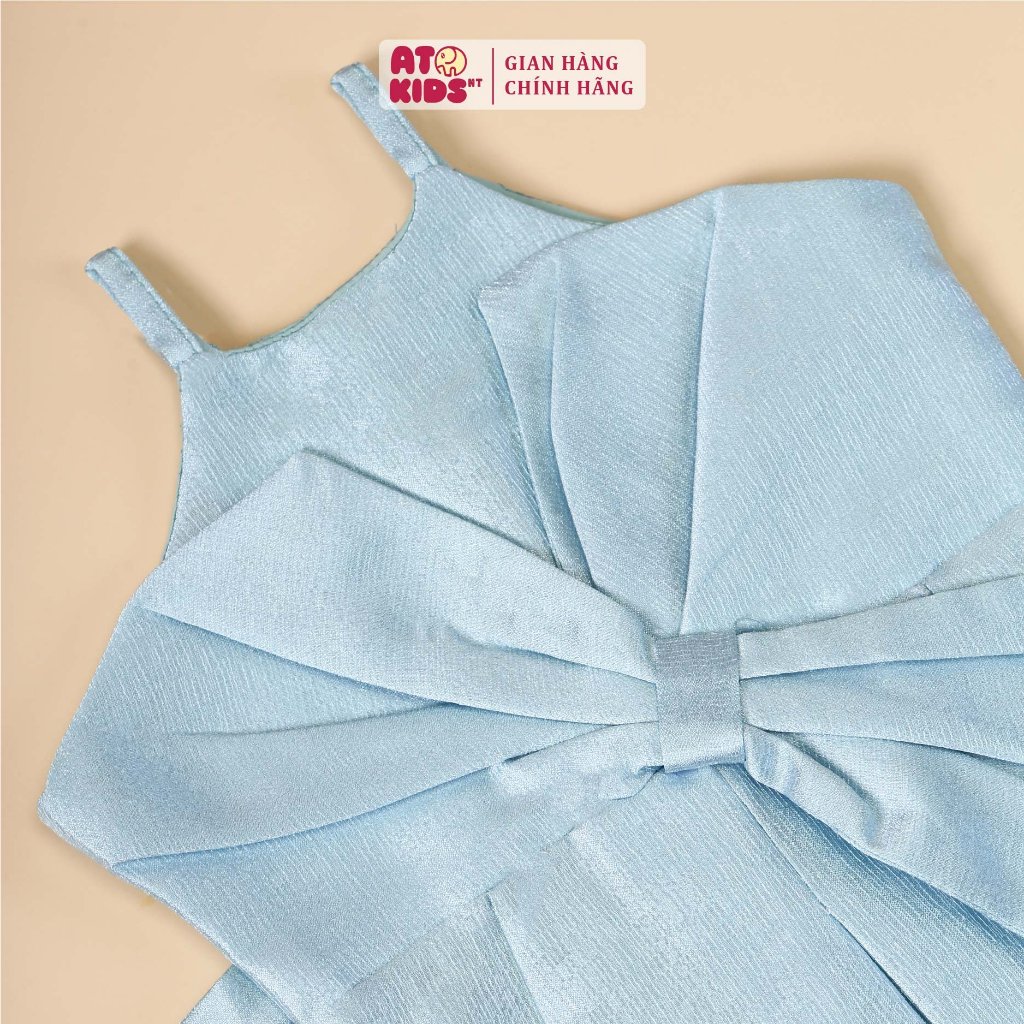 Bộ bé gái ATOKIDS dễ thương với thiết kế hai dây cùng bản nơ to trước áo tạo điểm nhấn, vui chơi thoải mái cho bé AT82