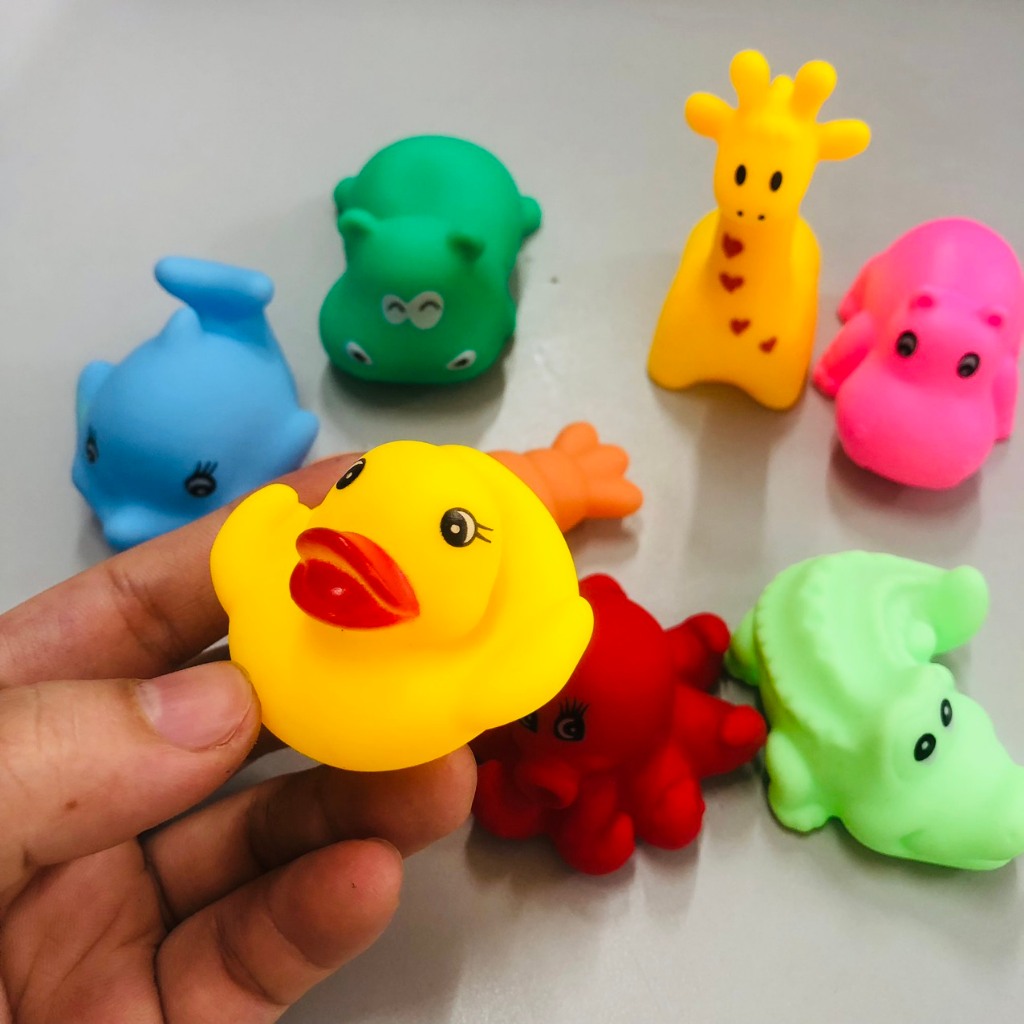 ĐỒ CHƠI CHO BÉ, Túi 8 con vật bóp chút chít dành cho bé yêu chơi khi tắm