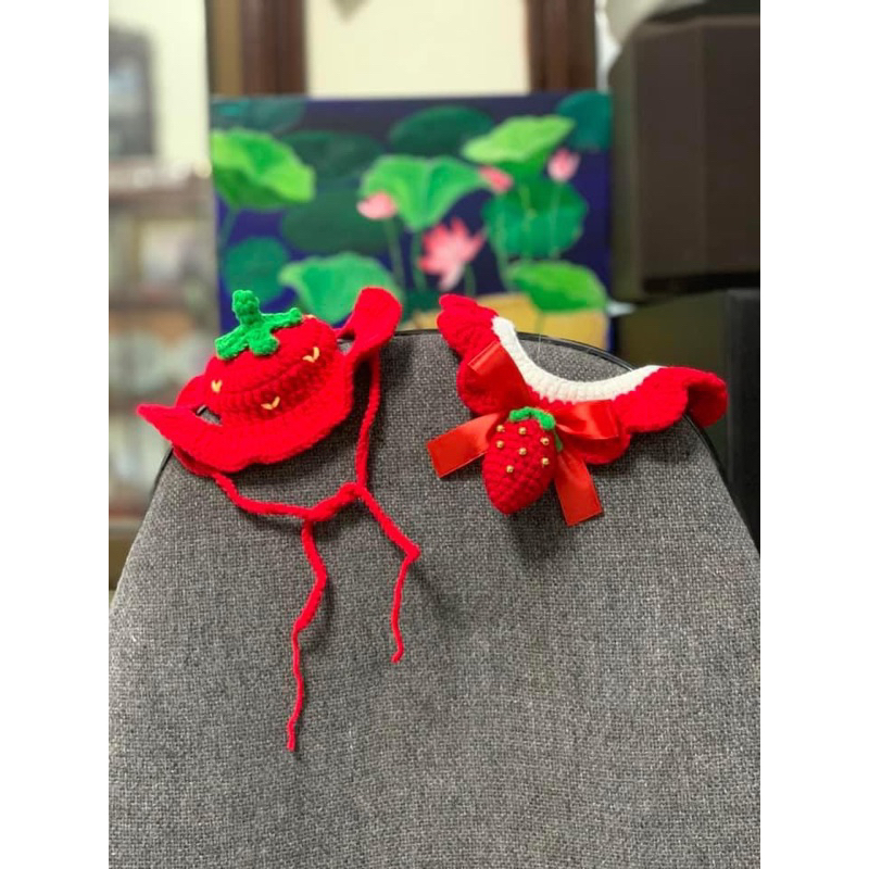 Mũ nón yếm len handmade quả dâu cho chó mèo thú cưng