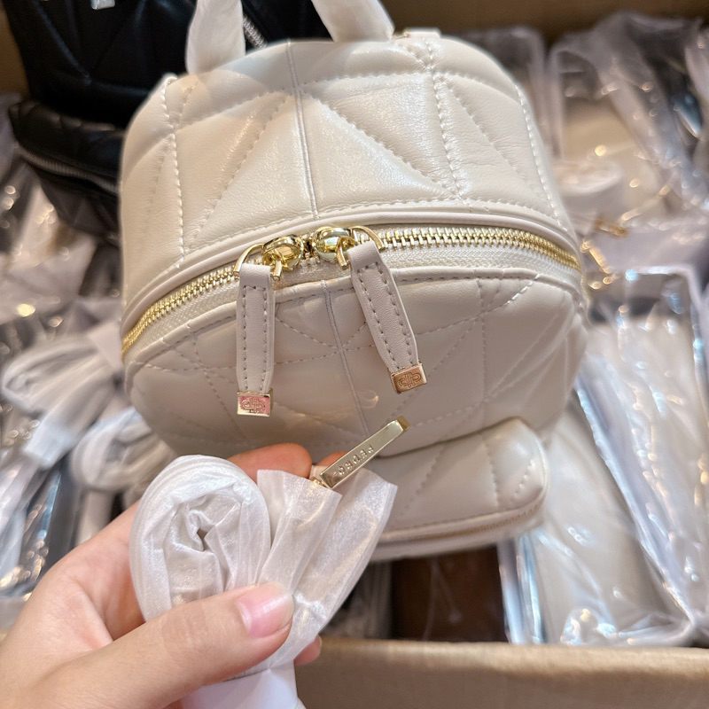 Balo nữ Pd mặt chần bông có quai xách size 23 new 2023