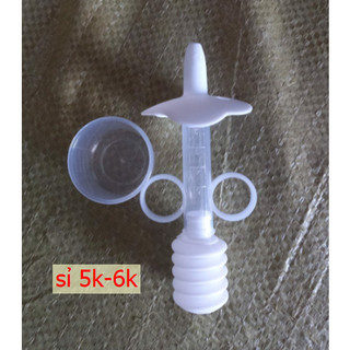 Dụng cụ bơm thuốc bón thuốc cho bé