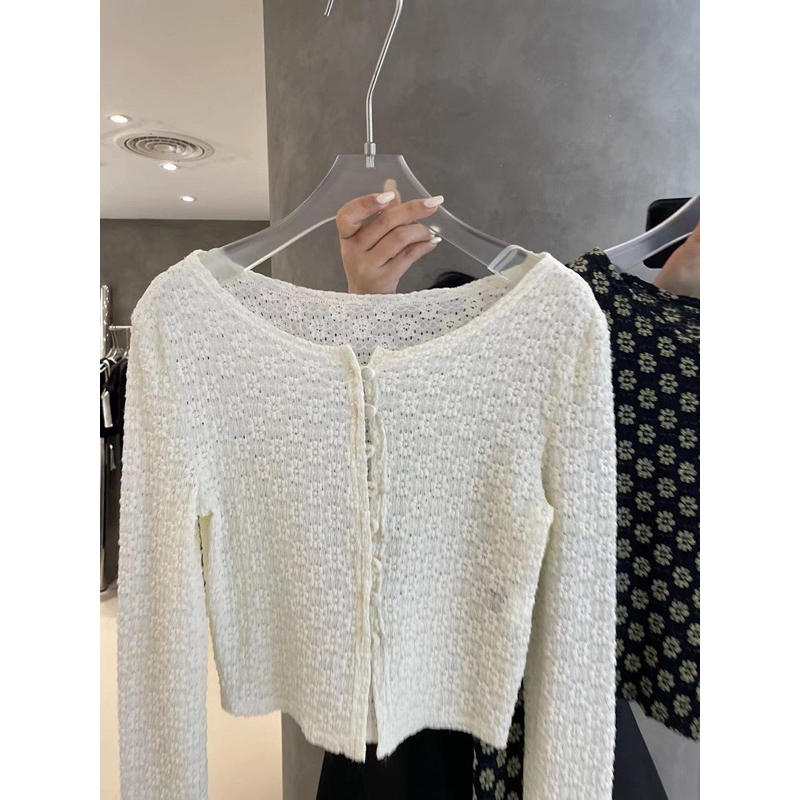Áo len cardigan ngắn body thêu hoa