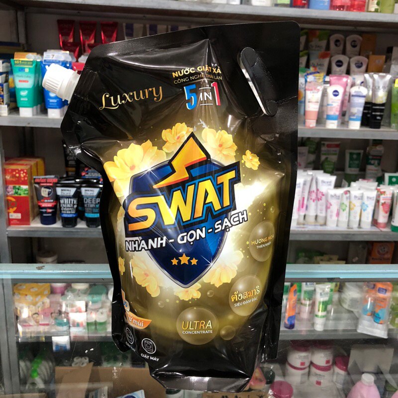 Nước Giặt Xả SWAT 5 IN 1 Gold Hương Nước Hoa Thiên Nhiên Túi 2,2kg - Plus khử mùi hôi hiệu quả