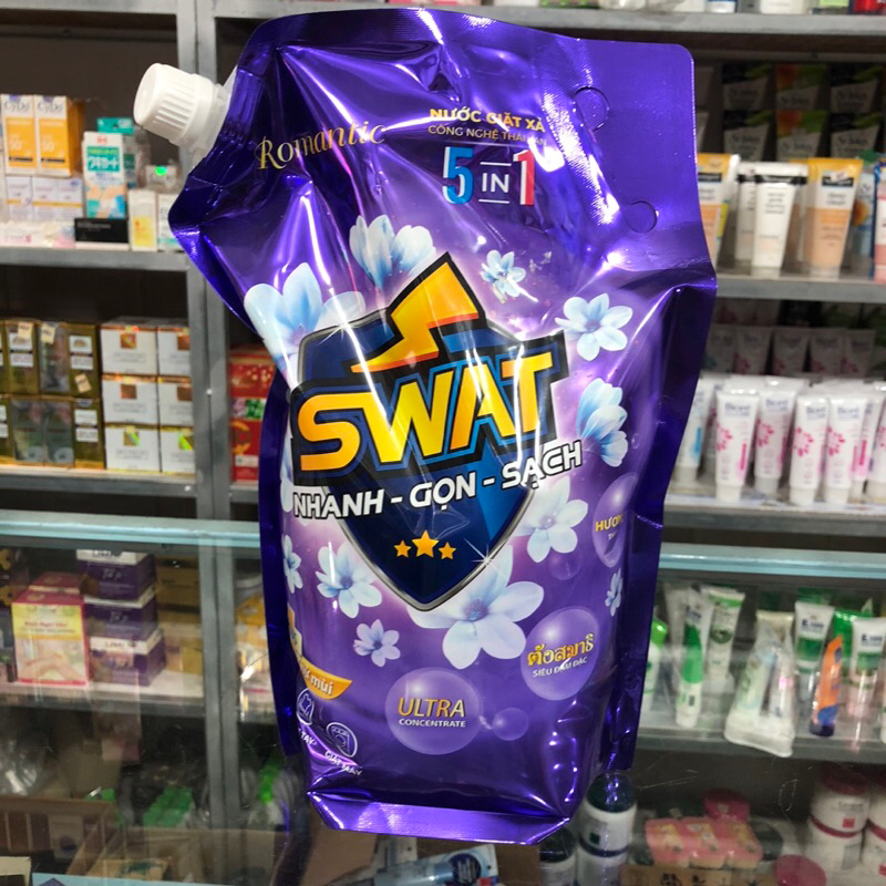 Nước Giặt Xả SWAT 5 IN 1 Gold Hương Nước Hoa Thiên Nhiên Túi 2,2kg - Plus khử mùi hôi hiệu quả