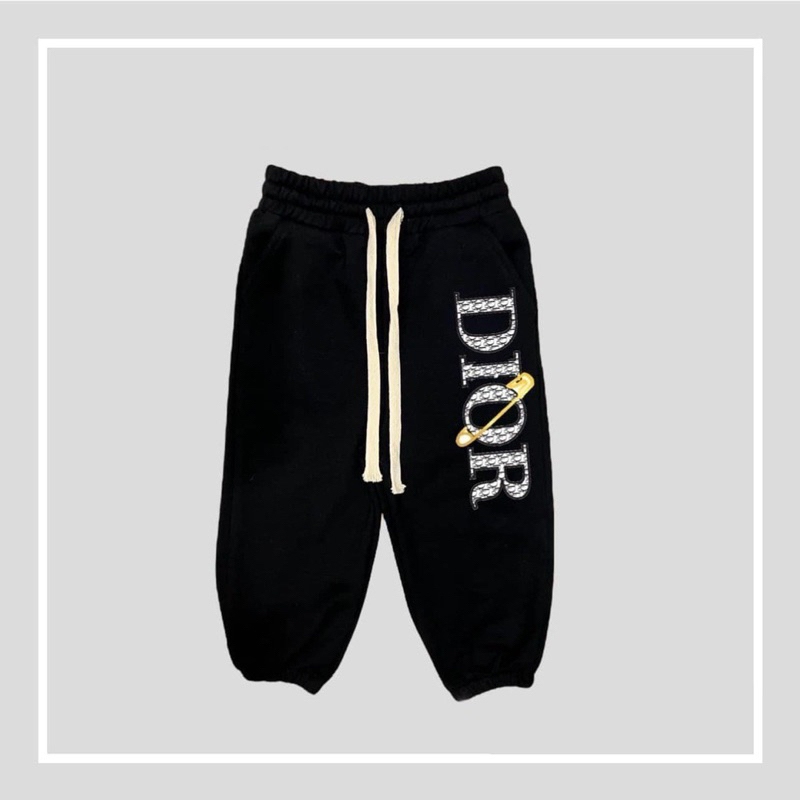 Quần nỉ joger da cá màu đen in hình logo cho bé trai bé gái size từ 12-40 cân