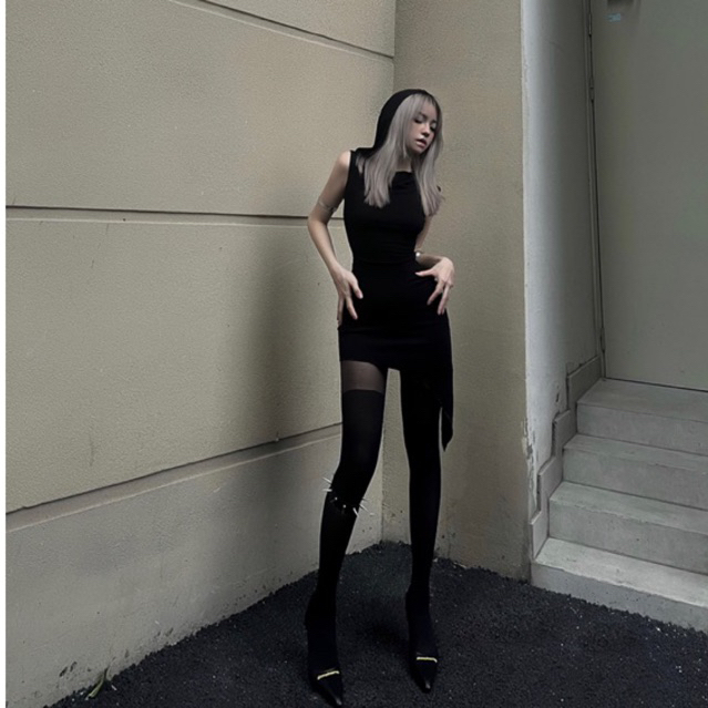 ĐẦM BODY CÓ MŨ SÁT NÁCH XÉO TÀ