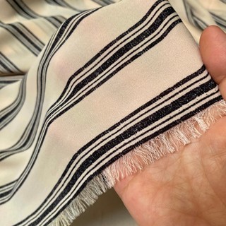 Vải voan lụa cát họa tiết - mỏng, nhám tay, không giãn, rũ - khổ 1m5 - may đầm, váy cần lót