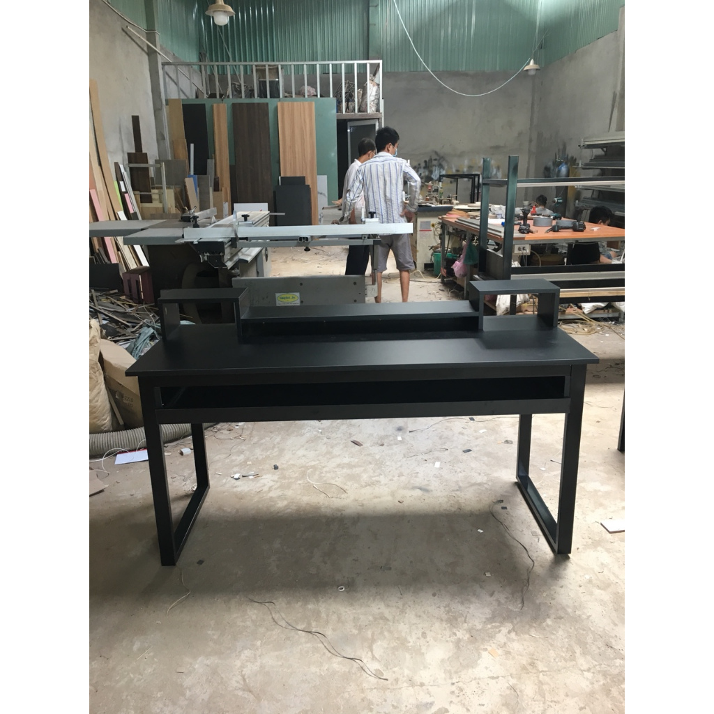 Bàn làm việc studio có ngăn kéo để đàn