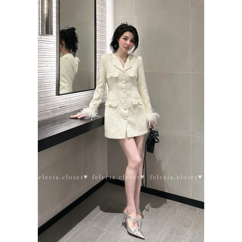 Váy dạ khuy cổ vest tay lông vũ