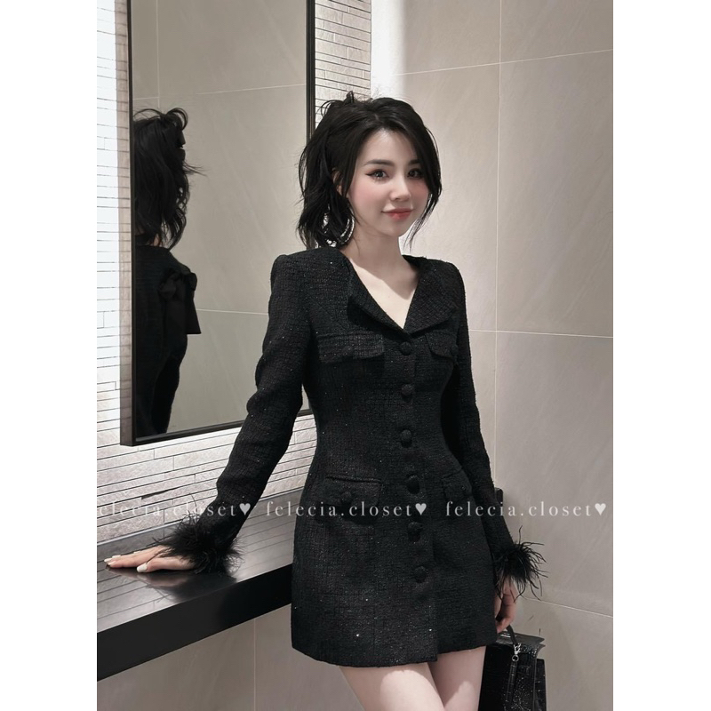 Váy dạ khuy cổ vest tay lông vũ