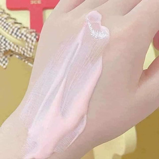 DƯỠNG THỂ TRẮNG DA VASELINE (725 ML )