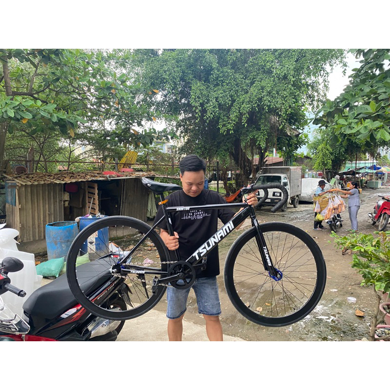 Xe đạp thể thao Fixed Gear Tsunami full đen bóng đạp 2 chiều ( KÈM STRAP)