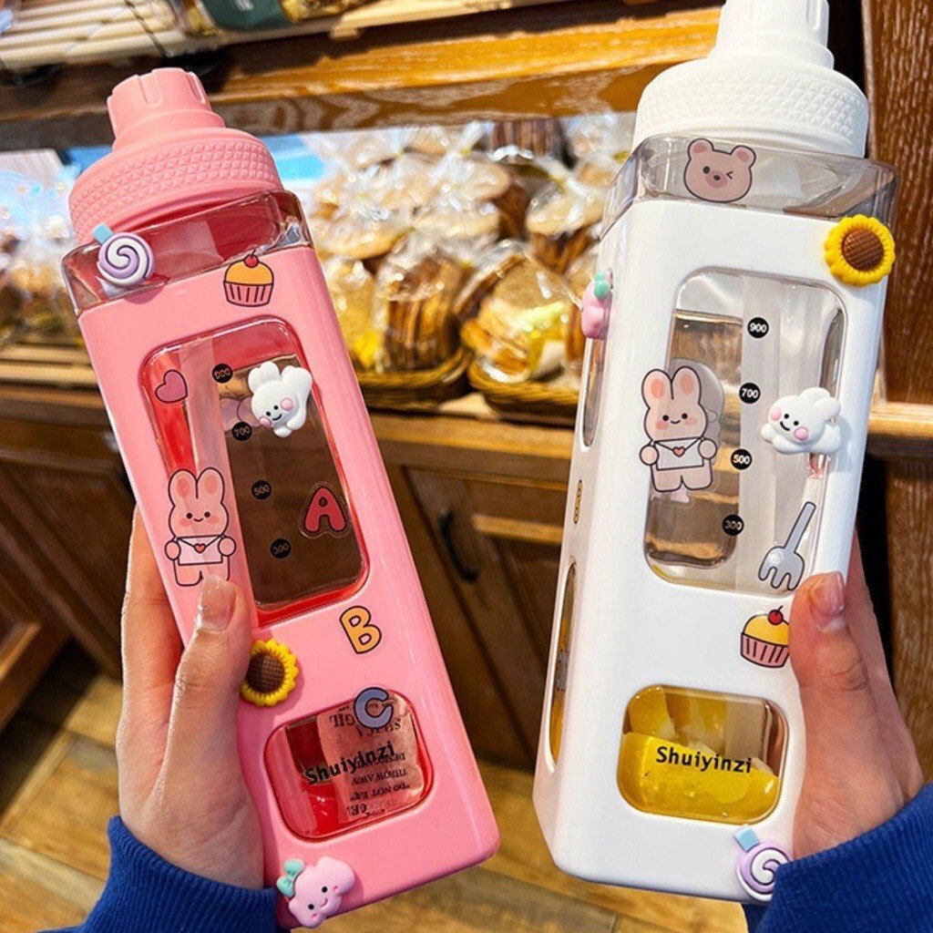 Bình Nước Nhựa Hình Vuông Cỡ Lớn Dung Tích 700ml Tặng Kèm Sticker Có Quai Xách