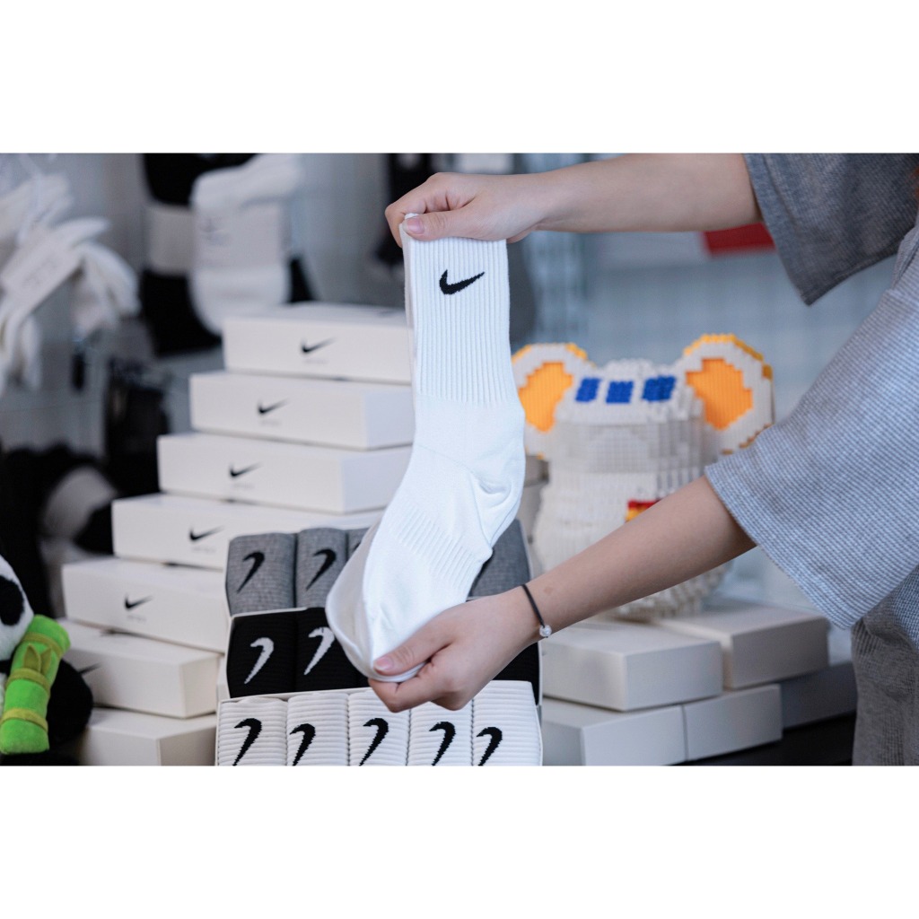 Tất N.IKE v Adidas dệt kim