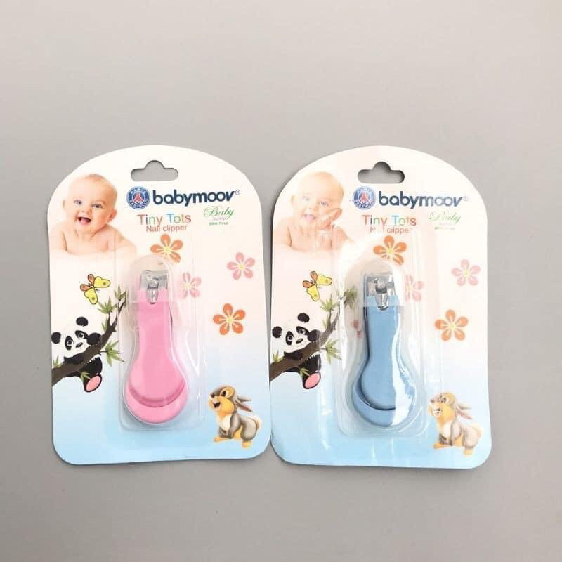 Bấm móng cho bé Trẻ sơ sinh