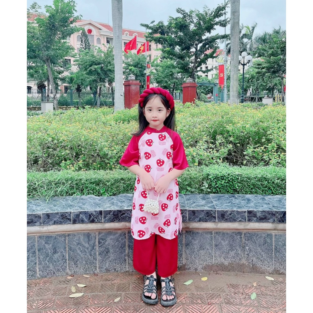 Áo dài Cách tân đỏ cho bé gái dễ thương 🍓[𝐓𝐀̣̆𝐍𝐆 𝐊𝐄̀𝐌 Mấn🍓 Su Shop- body thiết kế sinh nhật thôi nôi cho bé
