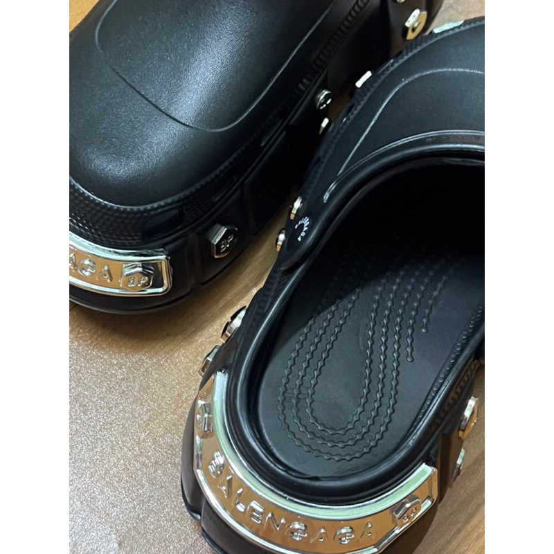 Dép crocs đế đinh