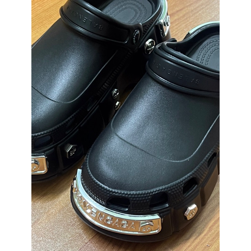 Dép crocs đế đinh