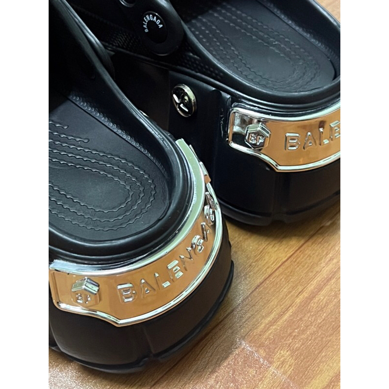 Dép crocs đế đinh