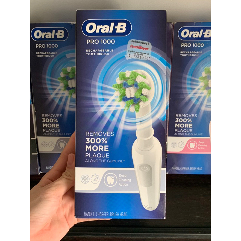 Bàn chải đánh răng điện Oral-B Pro 1000