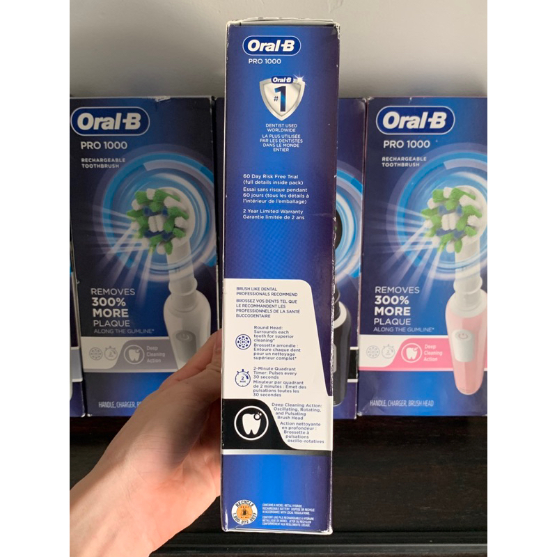 Bàn chải đánh răng điện Oral-B Pro 1000
