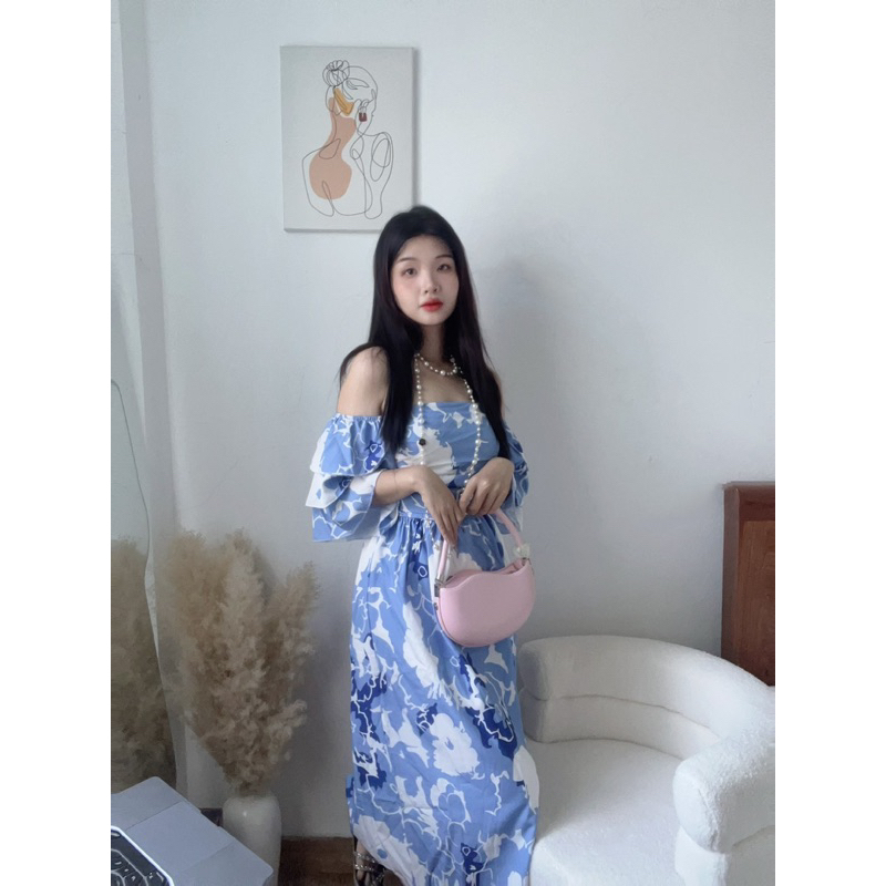 Váy trễ vai màu xanh dương nhạt tay bồng thêu hoa dáng dài !